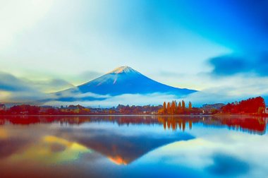 MT fuji erken sabah göl kawaguchiko yansıması ile