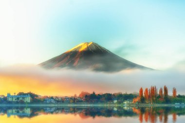 MT fuji erken sabah göl kawaguchiko yansıması ile