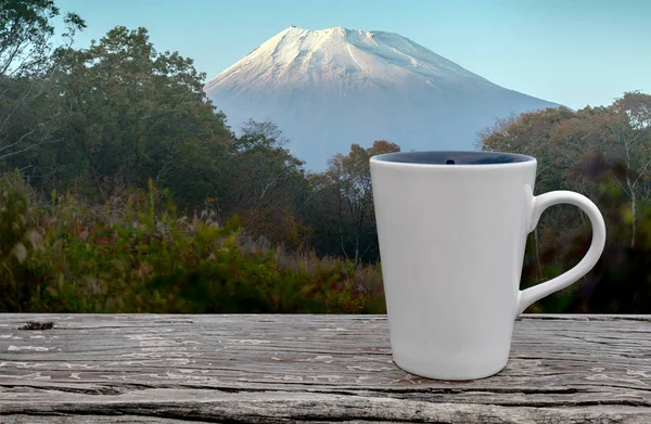 Tazza di caffè su sfondo astratto natura — Foto Stock
