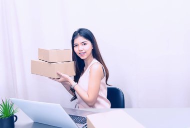 eski, güzel kadın sahibi teslim başlangıç hizmet posta kutusu