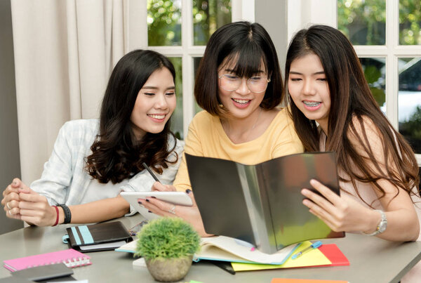 group of young woman student are meeting at the table.