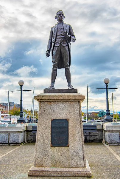 詹姆斯. 库克上尉的雕像。维多利亚, 不列颠哥伦比亚省, 加拿大 — 图库照片