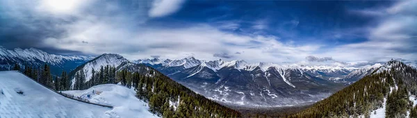 Vista Panoramica Del Sito Della Città Banff Delle Montagne Circostanti — Foto Stock
