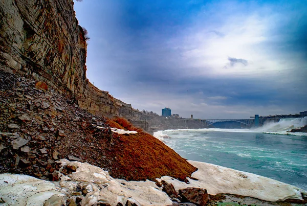 Niagara cai entre Estados Unidos da América e Canadá. — Fotografia de Stock