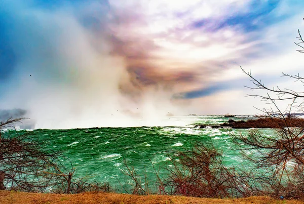 Niagara faller mellan Förenta staterna och Kanada. — Stockfoto