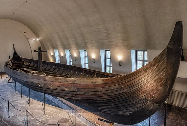Oslo Norveç - 19 Ekim 2019 Viking Mus 'larında Viking drakkar