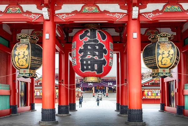 ASAKUSA, TOKYO, GIAPPONE 12 gennaio 2020: Asakusa Dera Senso-ji è — Foto Stock