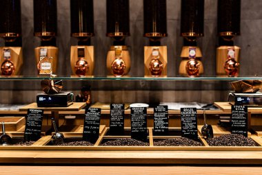 Tokyo / Japonya - 13 Ocak 2020: Starbucks Reserve Roastery