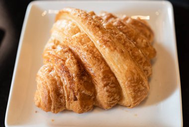 Kahvaltı için buğday ekmeği yığını.