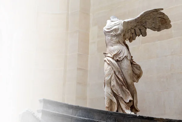 法国巴黎 2015年4月15日 Samothrace的翼胜利 名为Nike Samothrace 卢浮宫大理石雕塑 — 图库照片