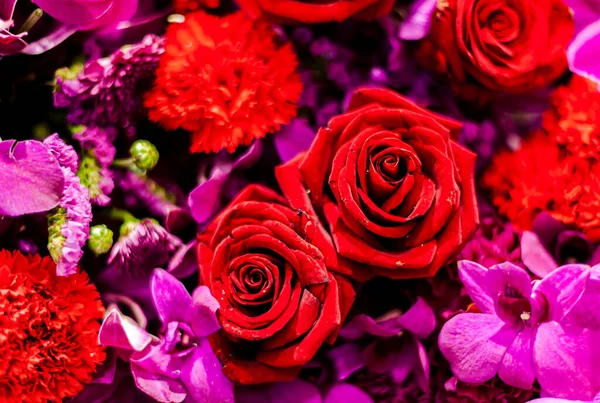 Buquê Rosas Frescas Fundo Brilhante Flor — Fotografia de Stock