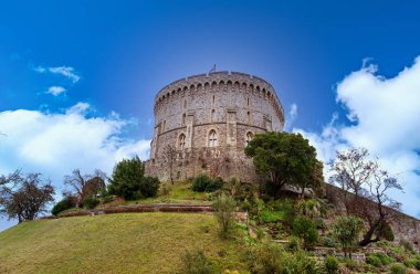 WINDSOR, ENGLAND 31 Aralık 2014: Ortaçağ Windsor Kalesi 'nin mimari parçaları. Windsor Kalesi, İngiltere 'nin Berkshire eyaletinin Windsor şehrinde bulunan bir kraliyet konutudur.
