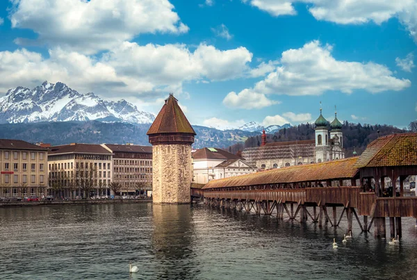 Luzern Switzerland April Chapel Bridge Famous Place Lake Luzern Snow — Stock Photo, Image