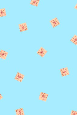 Hediye kutularının mavi arkaplan düzeni.