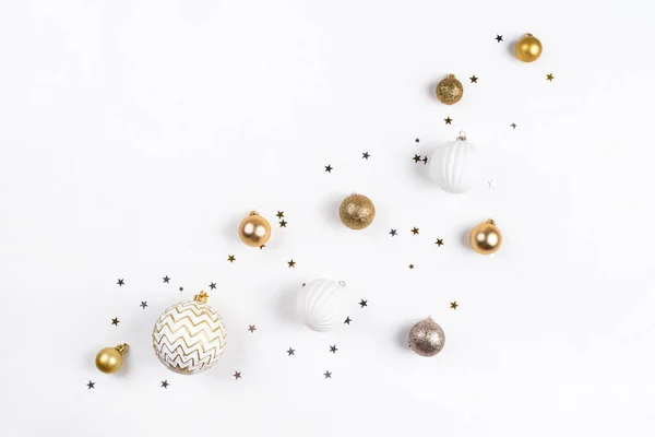 Fête fond blanc avec des décorations de Noël. — Photo