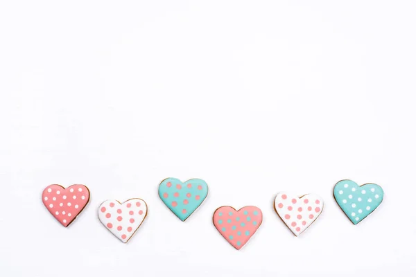 Gingerbread cookies with frosting in the shape of a heart. — 스톡 사진