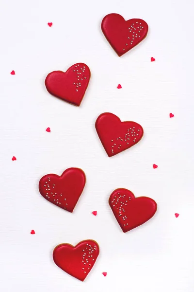 Galletas de jengibre con glaseado en forma de corazón . — Foto de Stock