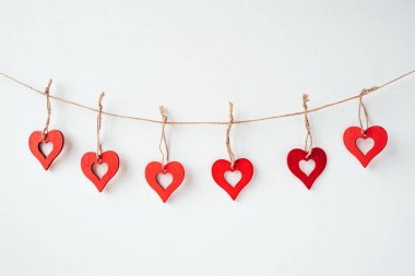 Sevgililer günü süslemeleri kalp şeklinde süslemelerle.