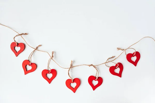 Decoração do dia dos namorados com ornamentos na forma de corações . — Fotografia de Stock