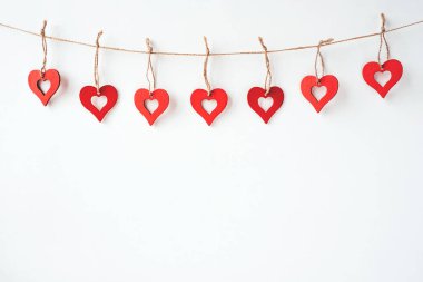 Sevgililer günü süslemeleri kalp şeklinde süslemelerle.