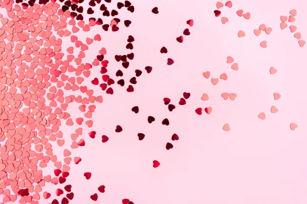 Růžové pozadí s červenými srdci. Valentines day concept. — Stock fotografie