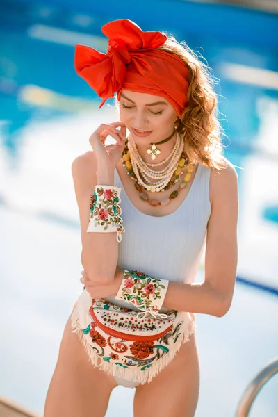 Fille Mignonne Maillot Bain Côté Piscine Plein Air Avec Des — Photo