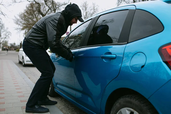 Car Thief Stealing Car Car Doorglove Robber Breaks Law Hacks — Stock Photo, Image