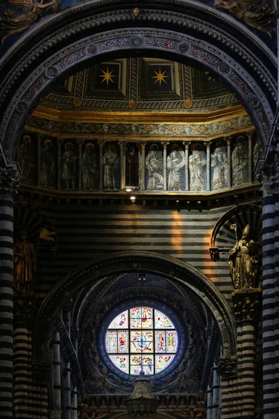 Famosos lugares turísticos da cidade, a catedral — Fotografia de Stock