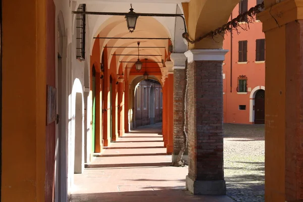 Modena, İtalya, tarihi kentin antik arcades — Stok fotoğraf