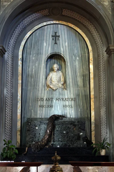 Ludovico Antonio Muratori, italský spisovatel osmnáctého století, monumentální hrobka v Modena — Stock fotografie