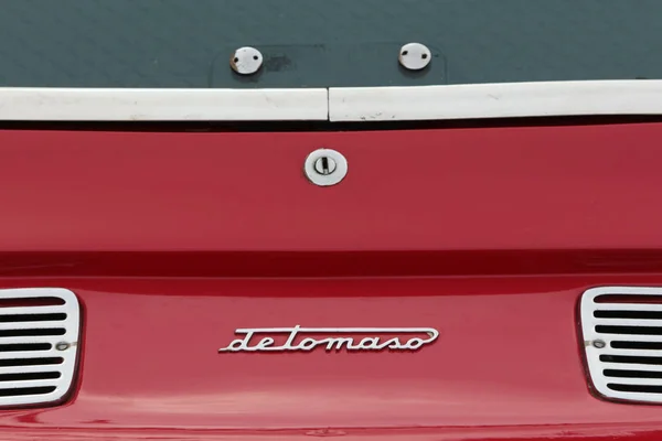 デ ・ トマソ詳細、モデナ、イタリアの古典的な車のコレクション展 — ストック写真