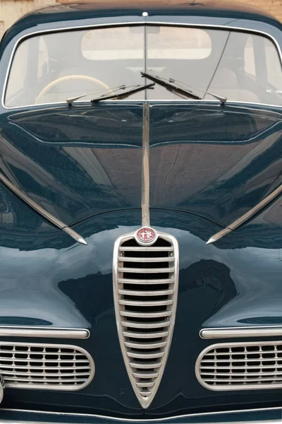 Alfa Romeo, Exposition de voitures classiques à Modène, Italie — Photo