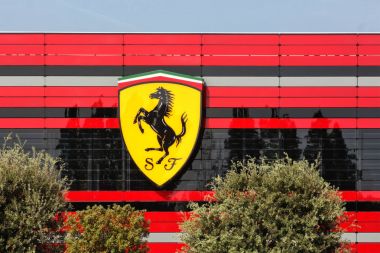 Ferriari fabrika, yeni sanayi işyerinin giriş