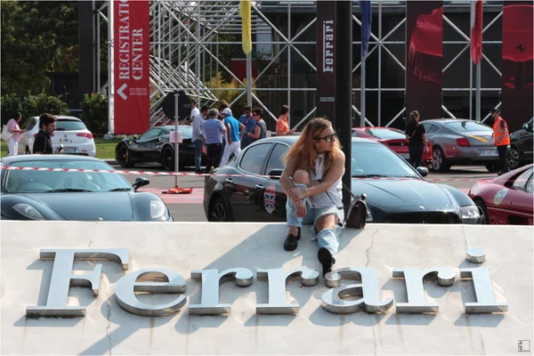 Exposição de sétimo aniversário de Ferrari, show de carros esportivos, Maranello, Itália — Fotografia de Stock