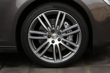 Sportcar alüminyum jant lastik ile