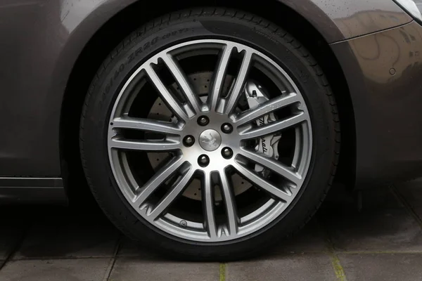 Sportcar Aluminium Wheel Tire — Stock Photo, Image