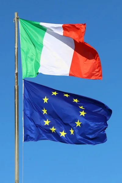 Vlajky Itálie Evropské Unie Větru Evropské Italské Symboly — Stock fotografie