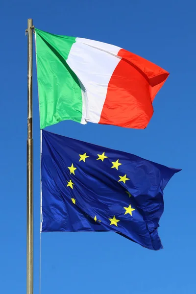 Vlajky Itálie Evropské Unie Větru Evropské Italské Symboly — Stock fotografie