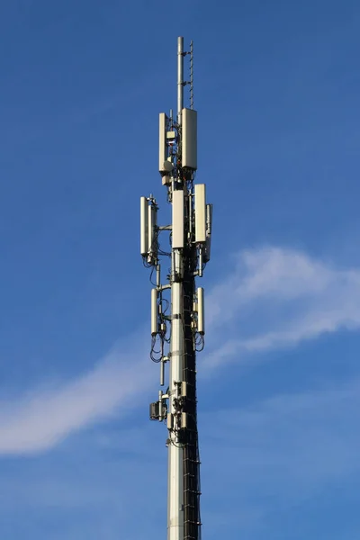 Antenas Telefone Telecomunicações Instaladas Cidade — Fotografia de Stock
