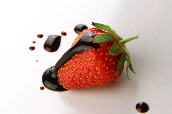 Fragole Rosse Estive Con Aceto Balsamico Modena — Foto Stock