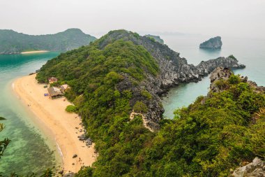 Halong Körfezi (Bahia de Halong) Vietnam 'da