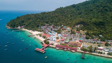 Malezya 'nın Perhentian Kecil kentindeki balıkçı köyünün hava manzarası