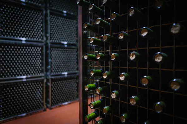 Μπουκάλια Κρασιού Στο Κελάρι Στη Rioja Ισπανία — Φωτογραφία Αρχείου