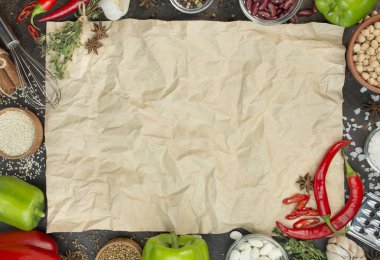 Yemek tarifleri için mutfak geçmişi. Pişirmek için taze sebze ve malzeme çerçevesi. Yemek arkaplanı. Uzayı kopyala Masa arkaplan menüsü. Metin için yer.