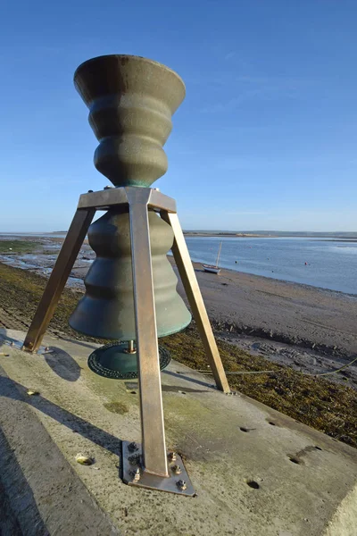 Het tij en tijd bell op Appledore, North Devon, Verenigd Koninkrijk — Stockfoto