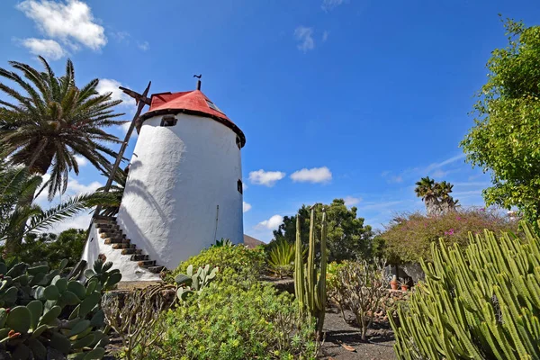 Traditionelle spanische Windmühle — Stockfoto