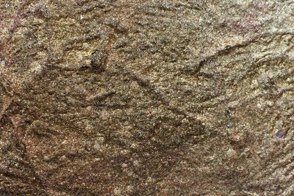 Engebeli bir yüzeyin büyük damlacıklarıyla metalin taklit edilmesi.