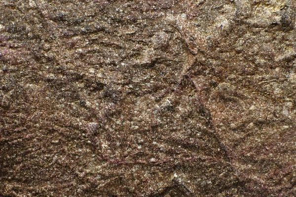 Engebeli bir yüzeyin büyük damlacıklarıyla metalin taklit edilmesi.