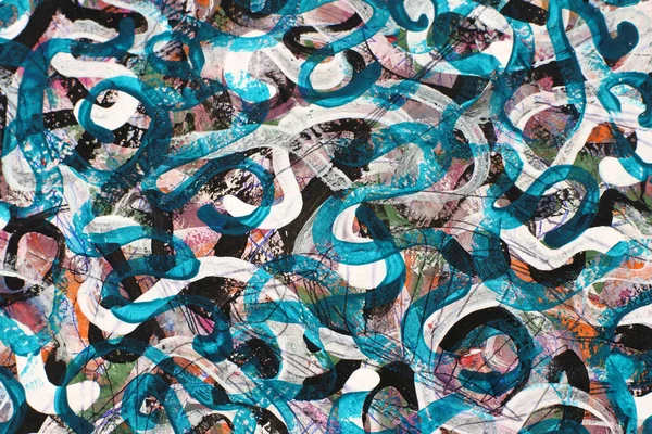 Dalgalı renk çizgileri. Soyut bir arkaplanda soğuk renkler.