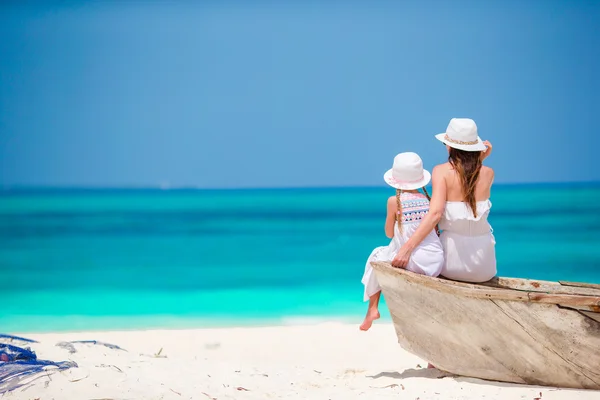 Family during beach vacation in Africa — Stock Photo, Image